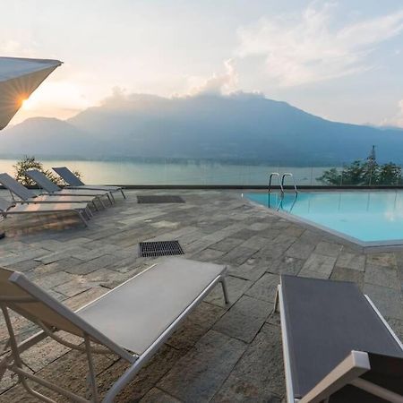 Magic Lake View With Beautiful Pool Area Беллано Екстер'єр фото