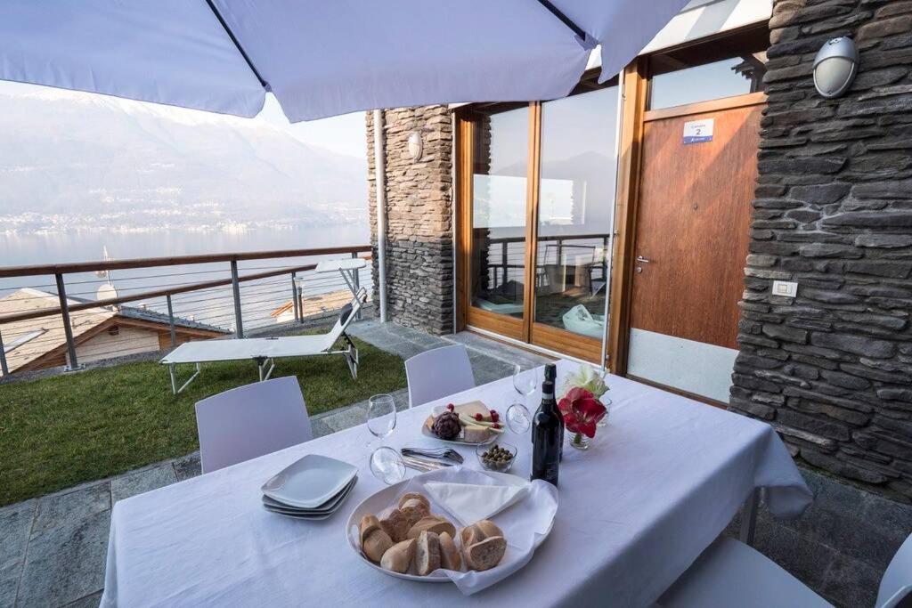Magic Lake View With Beautiful Pool Area Беллано Екстер'єр фото