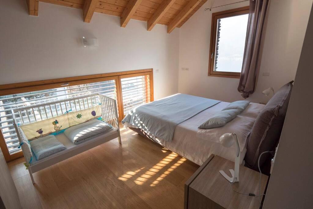Magic Lake View With Beautiful Pool Area Беллано Екстер'єр фото